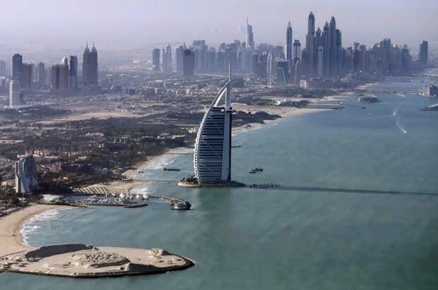 Пустые отели и шезлонги: местные жители рассказали, что происходит в Дубае