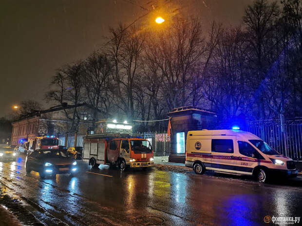 В Молодёжном театре на Фонтанке на спектакте «Забыть Герострата» воспламенился светильник. Спектакль пришлось прервать