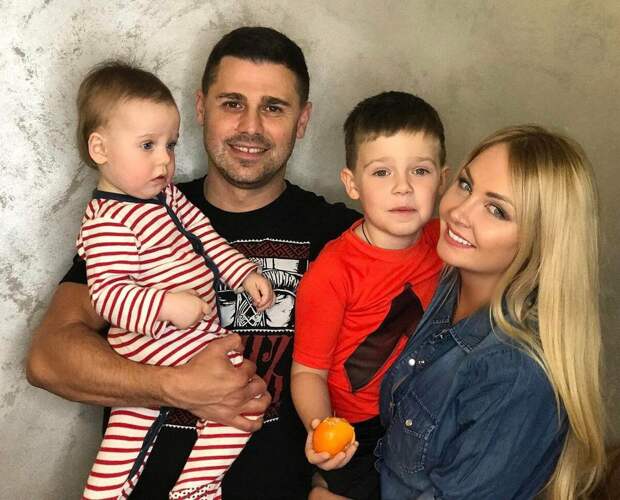 Пынзарь готов судиться за детей, а Даша все отрицает и опровергает развод. Названа настоящая причина разлада в паре