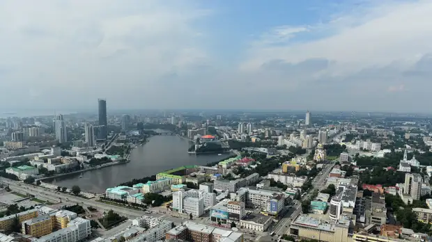 Мэр Екатеринбурга Орлов назвал сообщения о минировании в школах вмешательством извне