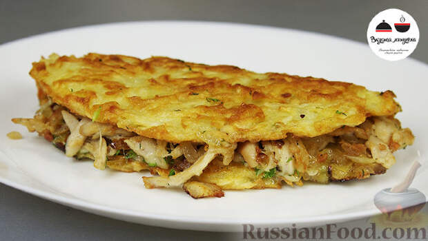 Фото к рецепту: Картофельные драники с курицей "Семейные"