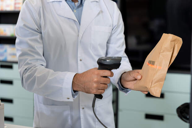 Фармацевт стал обменивать секс на лекарства и попал под суд