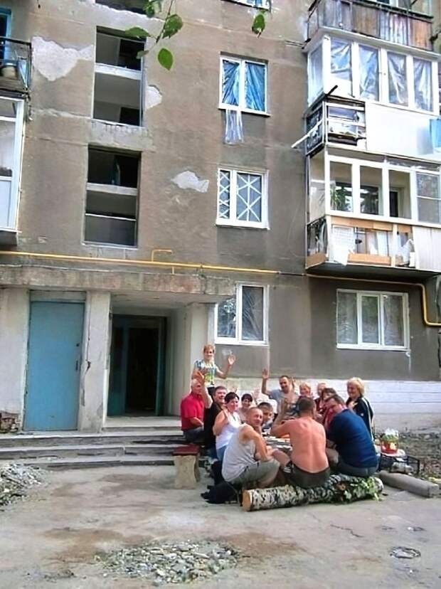 Архивное фото из Донецка - лето 2014 года https://t.me/webmoney_dn/317460