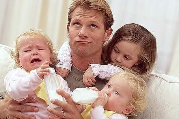 папа и дочки (550x368, 30Kb)