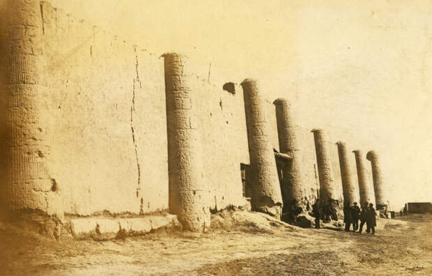 Вход в старинную крепость в древнем регионе Хорезмы. 