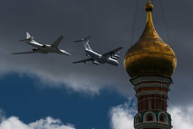 Стратегический бомбардировщик Ту-160