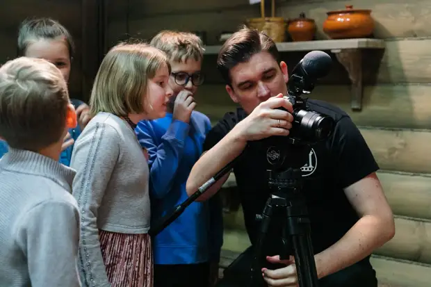 Детская экскурсия и съёмка в кино на киностудии TvoёКино