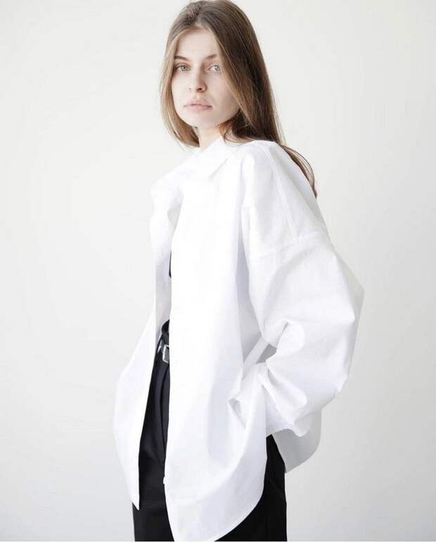 Белая рубашка : стильные повседневные образы на осень 2021