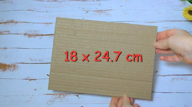 Применила упаковочную бумагу и старый гофрированный картон. чтобы сделать функциональные органайзеры для дома.