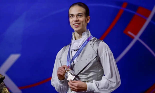 Несмотря на "туман в голове" — "Петя, ты лучший!": 12 фото Гуменника с Гран-При России