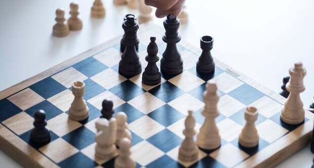 Губернатор Евраев: уроки шахмат введут в школах Ярославской области с 1 сентября