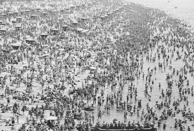 Дмитрий Бальтерманц. Пляж на Днепре Дата съемки: 1958 год