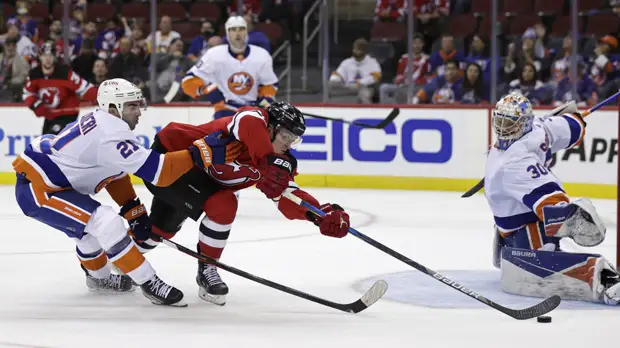 «Айлендерс» переиграл «Нью-Джерси», Сорокин отразил 30 бросков