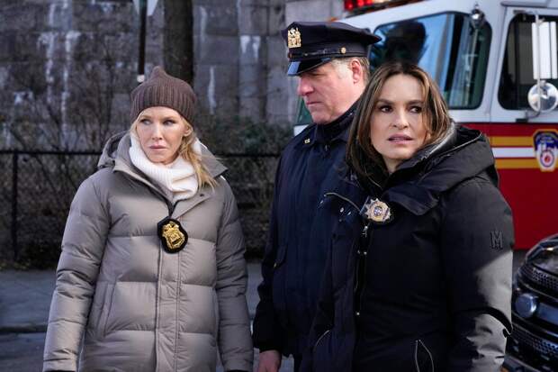 Benson and Rollins arrive at a crime scene on Law & Order: SVU Season 26 Episode 19