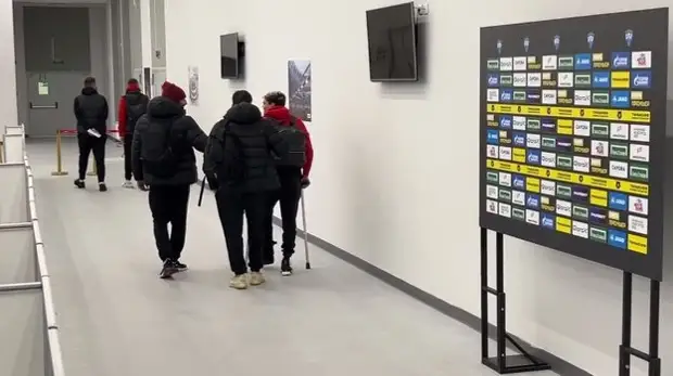 Айртон на костылях покидал стадион после игры с «Нижним Новгородом»