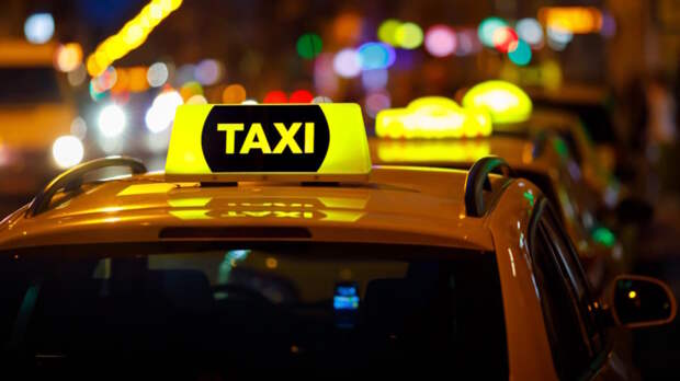 Вице-спикер ГД предложил запретить такси повышать цены в непогоду для пассажиров с детьми