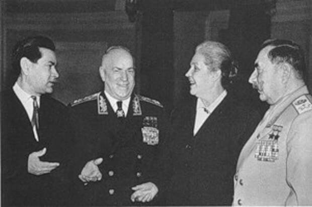 Фотобиография маршала победы Георгия Константиновича Жукова.