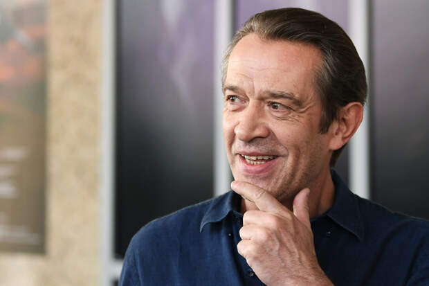 Актер Владимир Машков заявил, что веселить в театре людей непросто