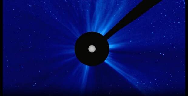 На Солнце произошла сильная вспышка, в середине дня возможны магнитные бури