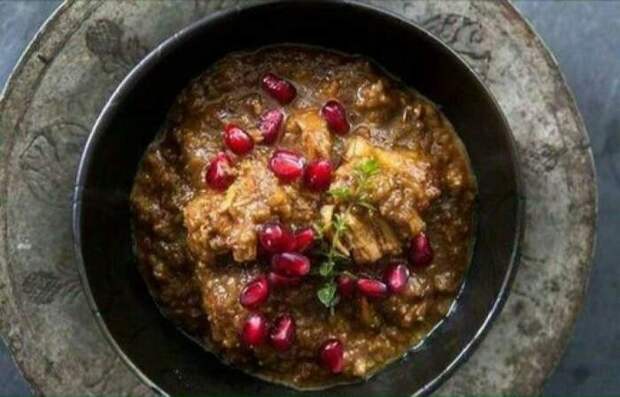 Курица под гранатовым соусом. \ Фото: aminoapps.com.