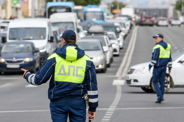 Юрист Зокиров: за громкую музыку в машине в вечернее время может грозить штраф