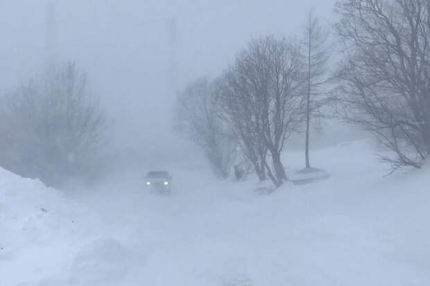 В Петропавловске-Камчатском ввели режим ЧС после гибели людей из-за снега