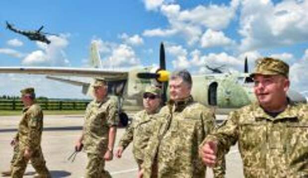 Президент Украины Петр Порошенко во время рабочей поездки в Харьковскую область