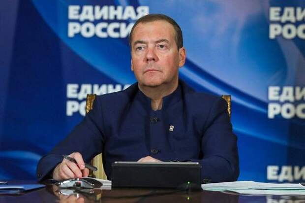 Медведев об ордере МУС на арест Путина: нет необходимости объяснять, где следует воспользоваться этим документом