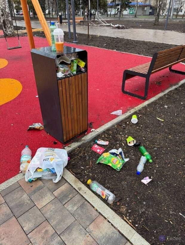 Югорский парк в Макеевке. Не убирают мусор неделями. Построили, пофоткали, сняли репортажи и бросили https://t.me/webmoney_dn/318417