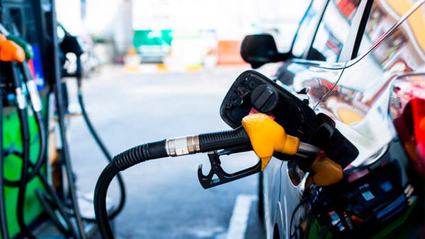 Рост розничных цен на бензин на неделе по 27 октября замедлился до 0,4%