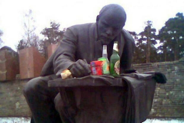 Накрыли стол.