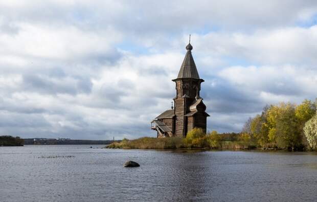 42-метровая Успенская церковь.