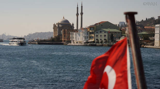 Генконсульство РФ в Стамбуле временно прекратит прием граждан
