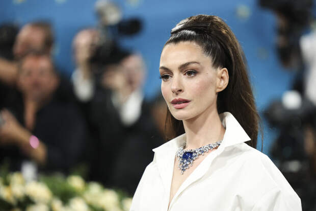 Энн Хэтэуэй обратилась к фанатам с неожиданной просьбой