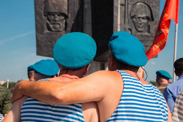В Твери торжественно отметили 93-ю годовщину со дня основания Воздушно-десантных войск