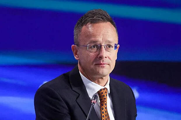 Глава МИД Венгрии обвинил Еврокомиссию в «военном фанатизме»