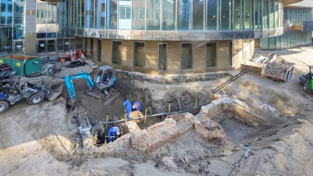 Врата для избранных: у парламента Гааги раскопали вход для средневековых графов