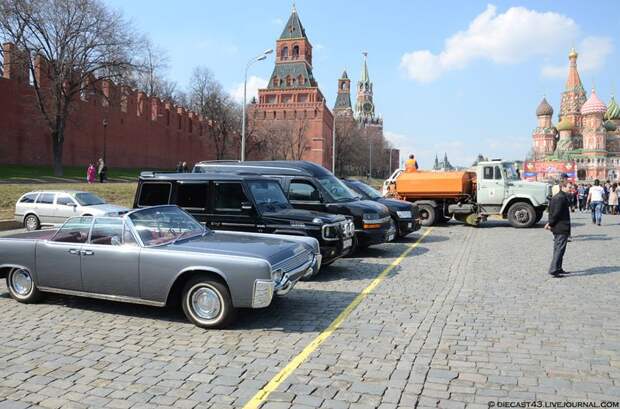 Группа поддержки. Все, кроме поливальной машины, вскоре стартовали вслед за участниками. Подробности - во второй части отчёта.