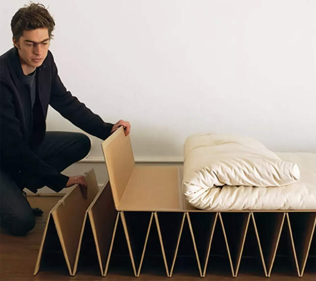 Основание кровати с такой гармошкой можно просто сложить стопкой