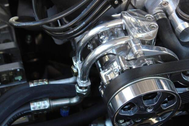 Прожарка двигателя: зачем мотоциклисты крутят мотор и почему это полезно для авто