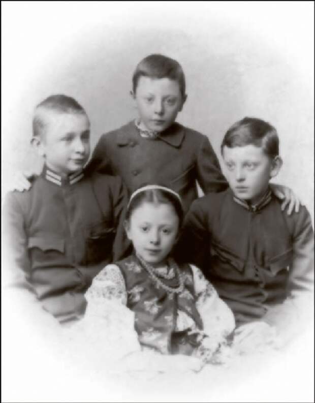 Дети Ольги и Ивана Франко: Андрей, Тарас, Петр и Анна. 1902 год Дети Ольги и Ивана Франко: Андрей, Тарас, Петр и Анна. 1902 год