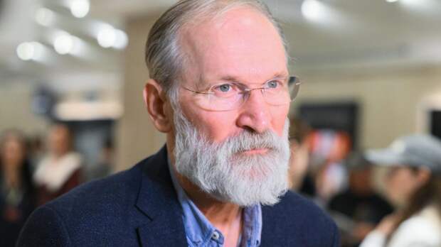 «Спасибо ДОСААФ»: как 60-летний Фёдор Добронравов прошёл путь от уборщика до звезды «Сватов», сохранив брак, несмотря на признания партнёрши