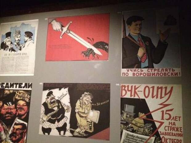 Экспозиция «Враги народа». Причём здесь спортивный «ворошиловский» плакат – непонятно.
