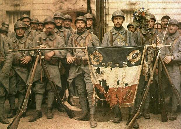 Французская пехота, 1917 год. | Фото: allday.com. Французская пехота, 1917 год. | Фото: allday.com.