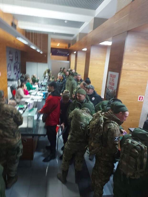 Не пользуются военные российскими карточками. Военные сразу переходят на местные сим-карты