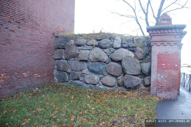 Кронштадт - стены крепости, полигональная кладка