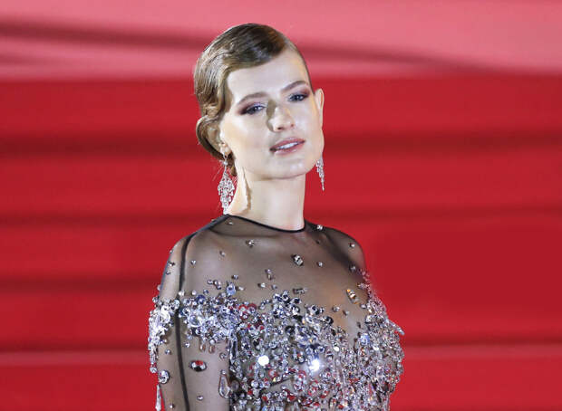 Обращалась на «вы» и просила отпустить на съемки. Как создавалась семья Константина и Софьи Эрнст