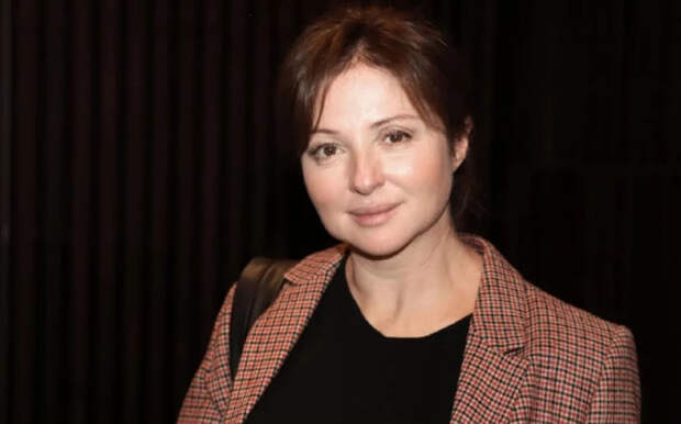«Я ушла из театра, чтобы играть роль примерной жены»: как 48-летняя Анна Банщикова увела Максима Леонидова из семьи, а потом сама осталась без средств к существованию