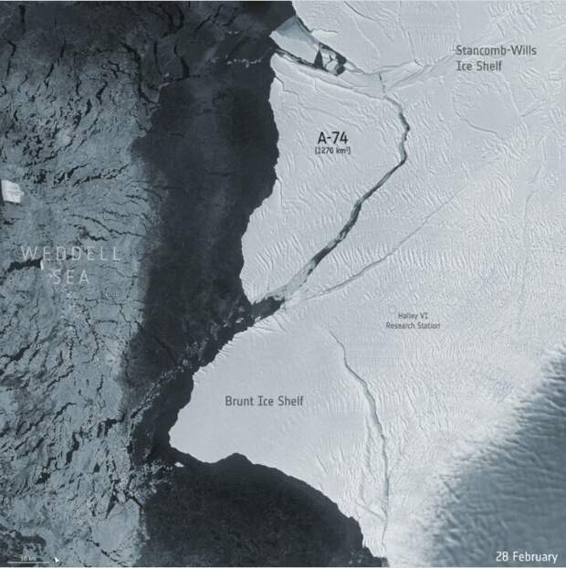 Отколовшийся сегмент айсберга. Фото Google Earth