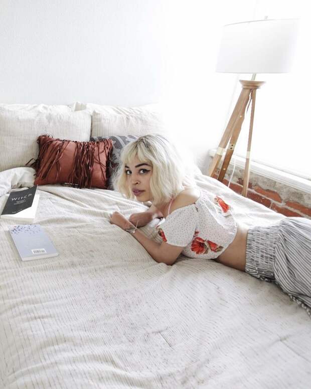 instagram.com/jillianmercado/